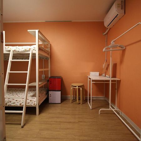 Bunk Guesthouse Hongdae Сеул Экстерьер фото