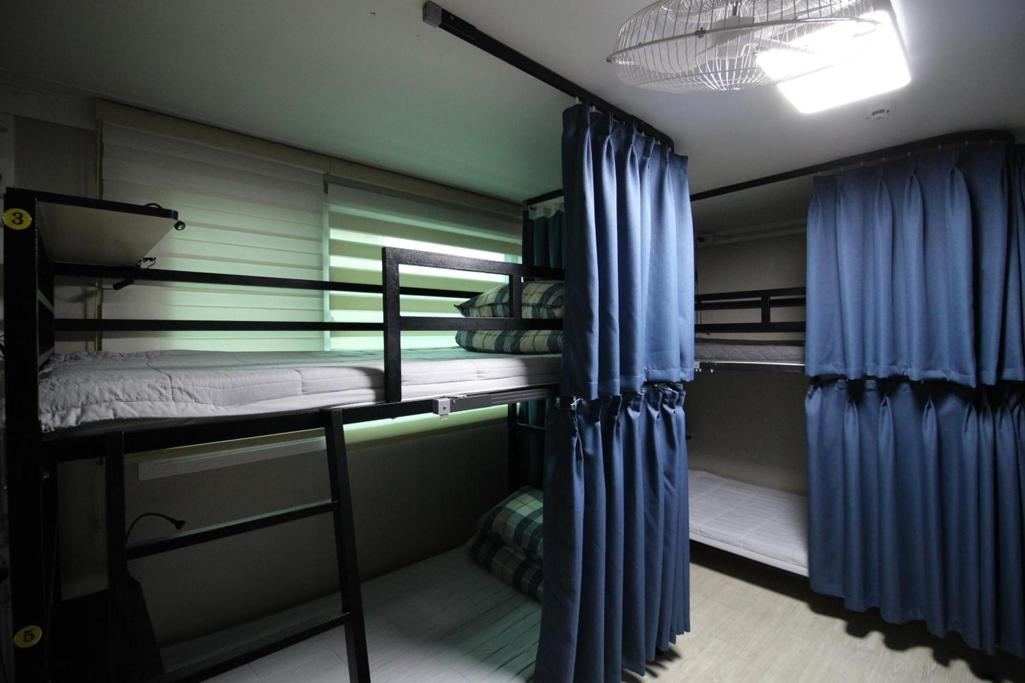 Bunk Guesthouse Hongdae Сеул Номер фото