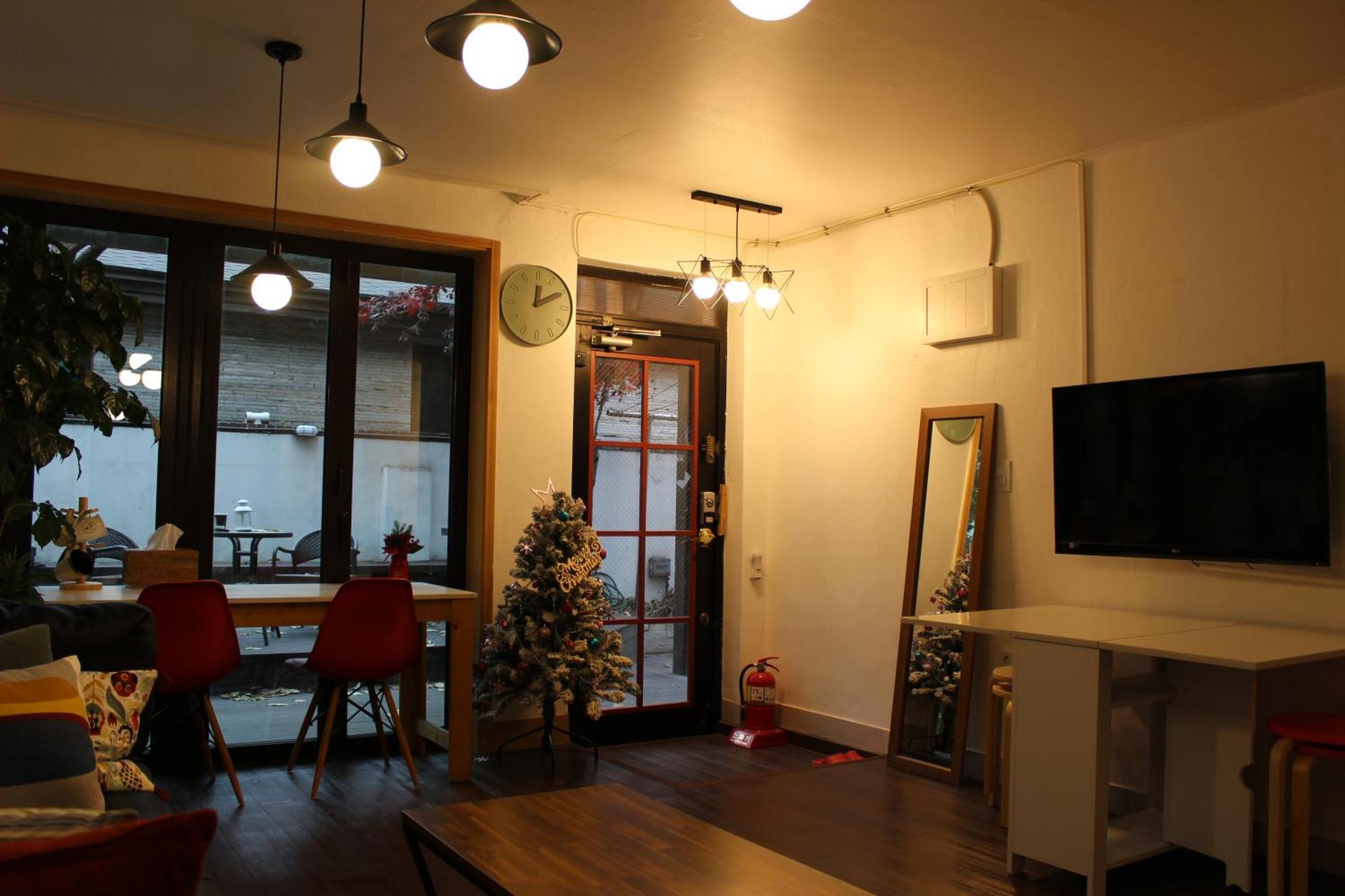 Bunk Guesthouse Hongdae Сеул Номер фото