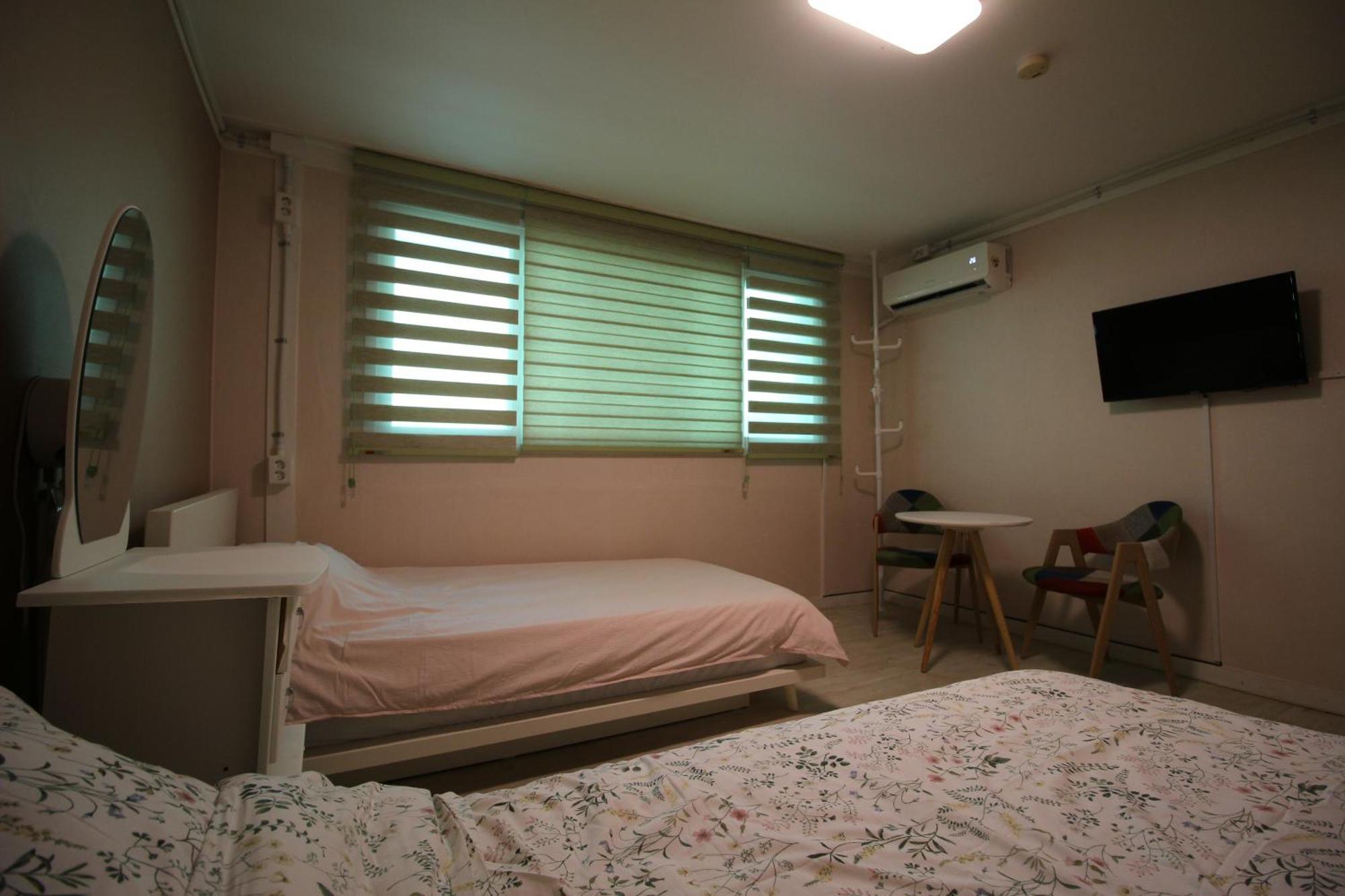 Bunk Guesthouse Hongdae Сеул Экстерьер фото